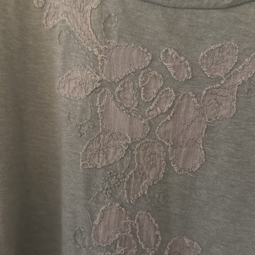 Woman’s top - Picture 2 of 3